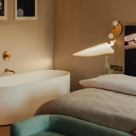 מלון Design Zum Hirschen 4*