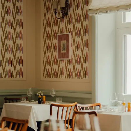 מלון Design Zum Hirschen 4*